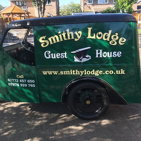 Smithy Lodge Guest House Лейланд Екстериор снимка