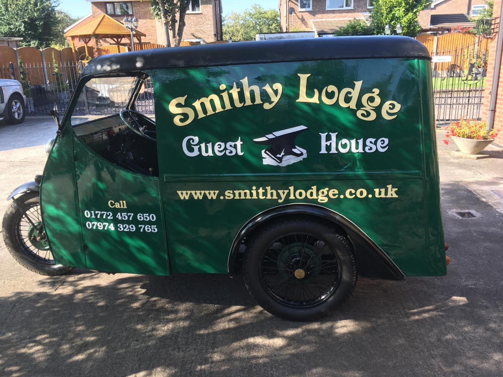 Smithy Lodge Guest House Лейланд Екстериор снимка