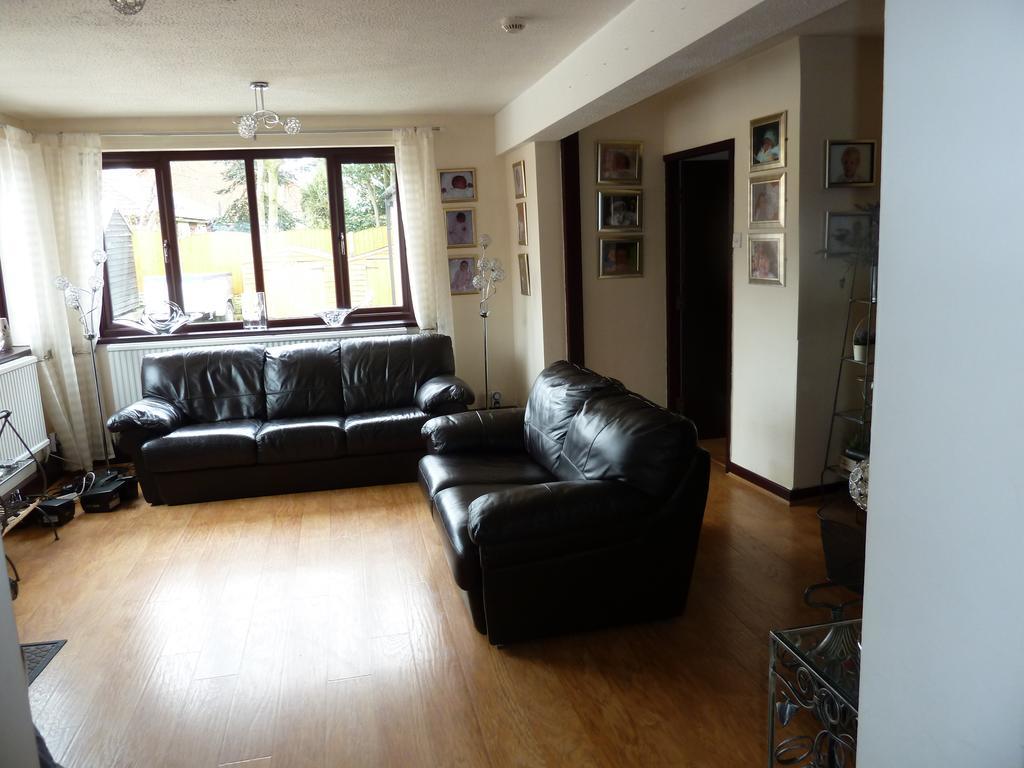 Smithy Lodge Guest House Лейланд Екстериор снимка