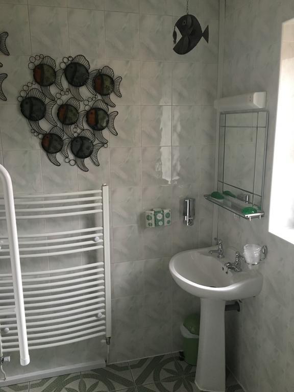 Smithy Lodge Guest House Лейланд Екстериор снимка