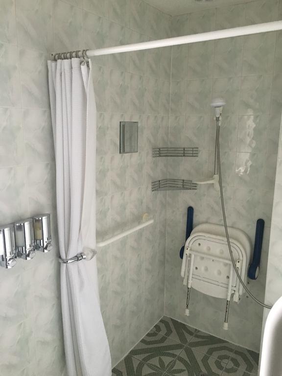 Smithy Lodge Guest House Лейланд Екстериор снимка
