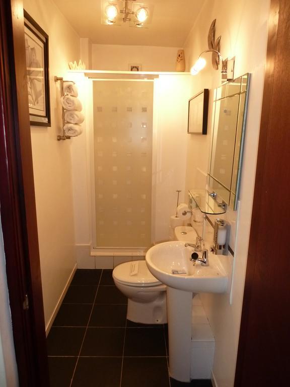 Smithy Lodge Guest House Лейланд Екстериор снимка
