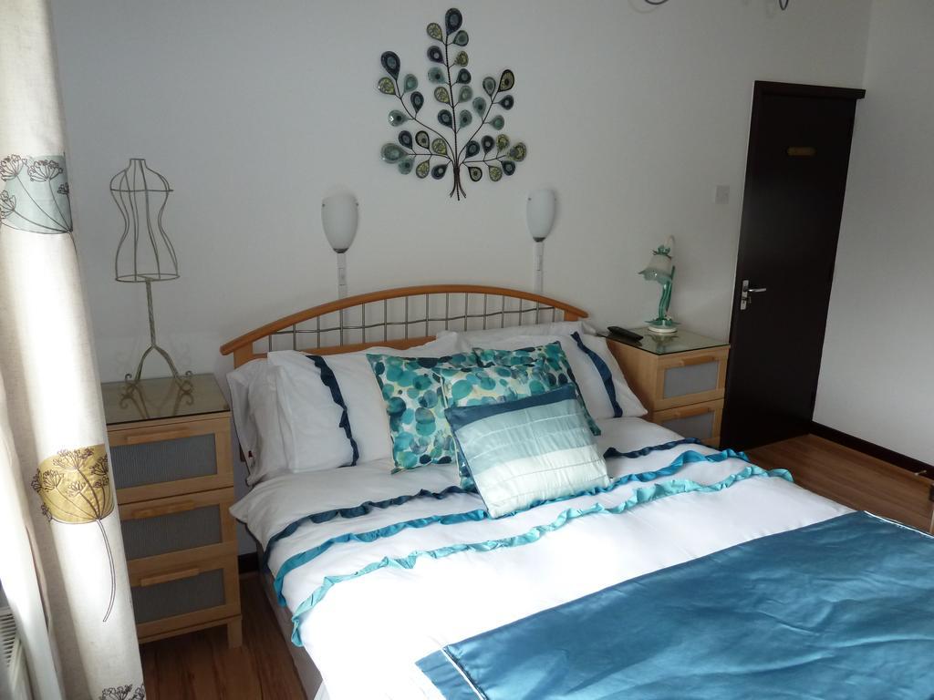 Smithy Lodge Guest House Лейланд Екстериор снимка