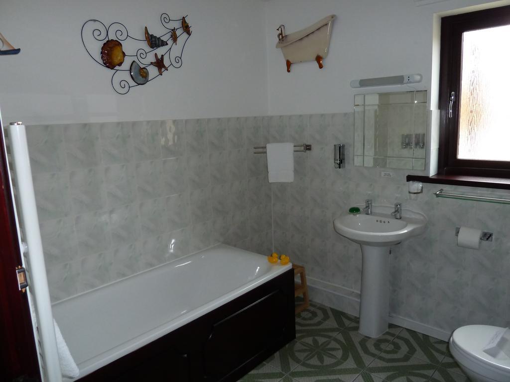 Smithy Lodge Guest House Лейланд Екстериор снимка