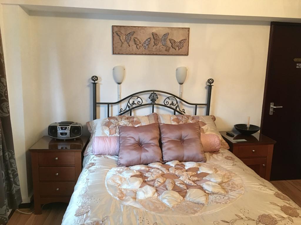 Smithy Lodge Guest House Лейланд Екстериор снимка